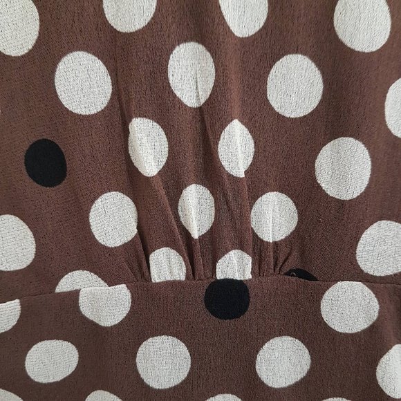 Brown V-Neck Short Sleeve Blouse with Polka Dots - Picture 8 of 9